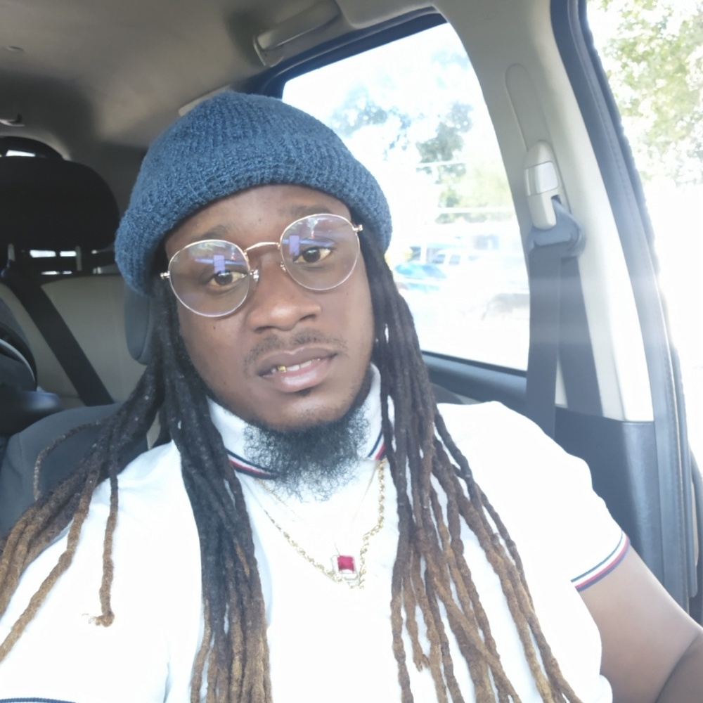 Meet your Posher, Derrick